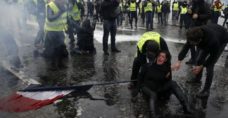 France fuel protests: Tear gas fired in clashes in Paris