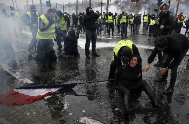 France fuel protests: Tear gas fired in clashes in Paris