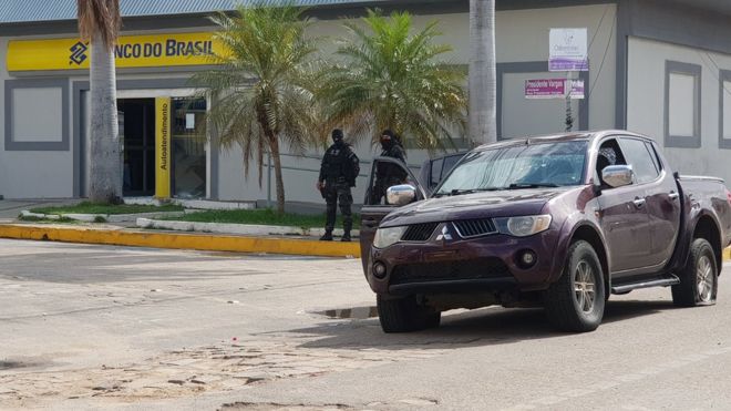 Hostages die in foiled Brazil bank robberies